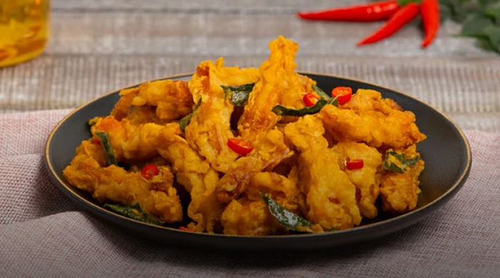 Crispy Salted Egg Yolk Prawn